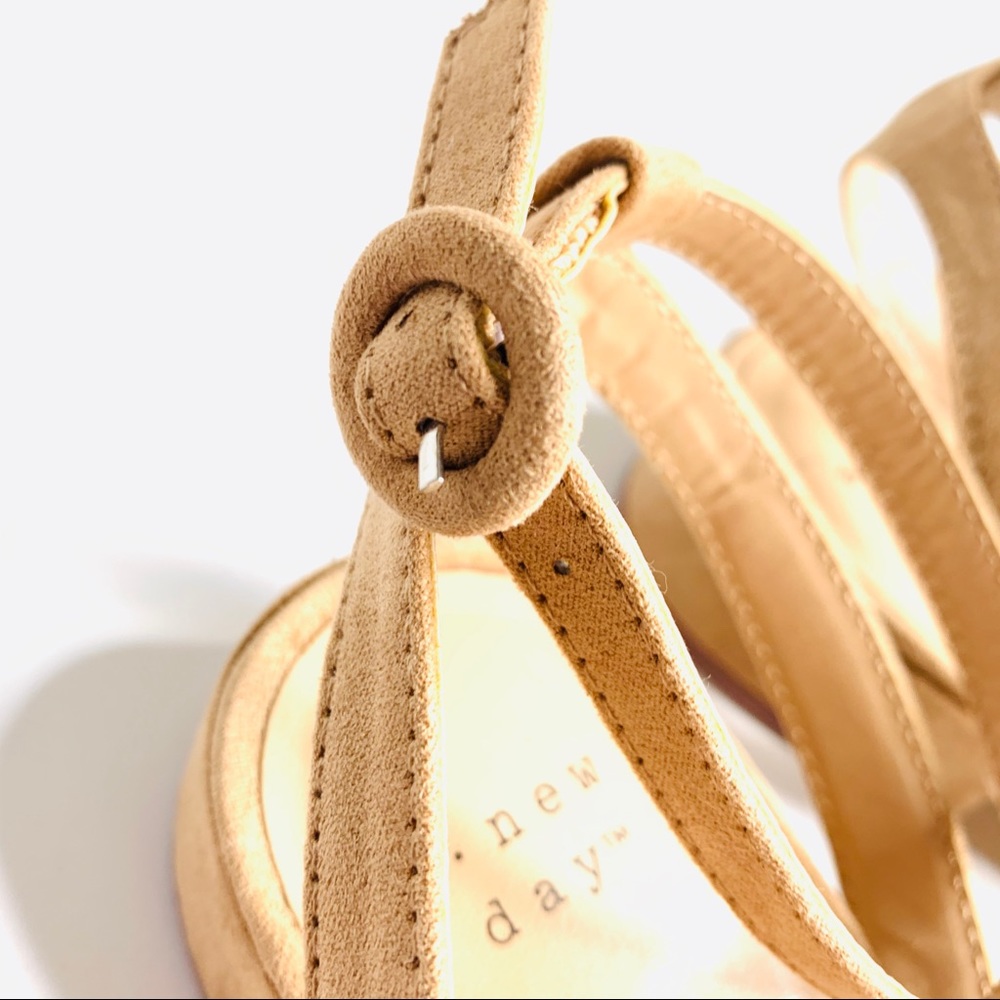 A New Day Sandal Low Heel Ankle Strap Tan Size 11 - Picture 4 of 5